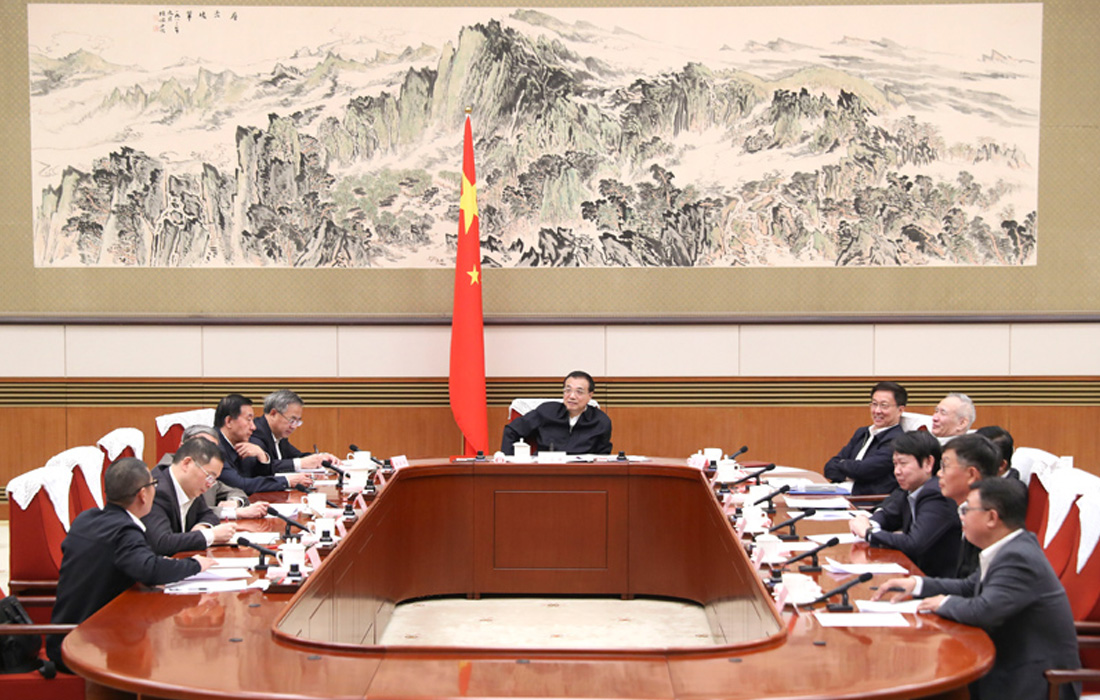 2019年11月12日，鉴黑担保网股份董事长温志芬等企业家代表出席经济局势专家和企业家座谈会并讲话。